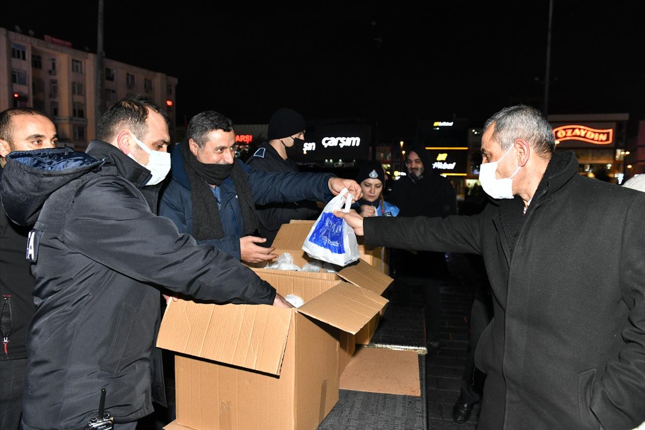 Esenyurt Belediyesi’nden Vatandaşlara Kandil Simidi İkramı