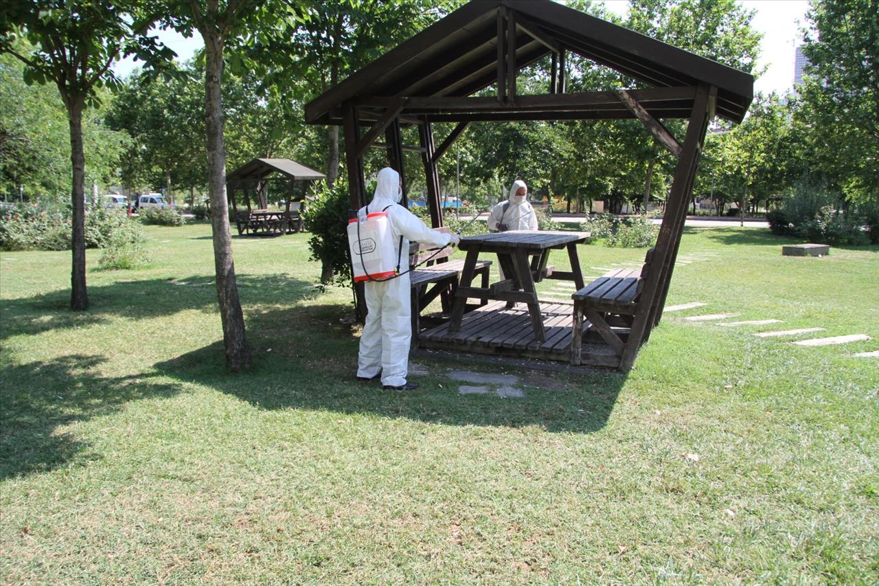 Esenyurt’ta Parklar Ve Piknik Alanları Dezenfekte Ediliyor