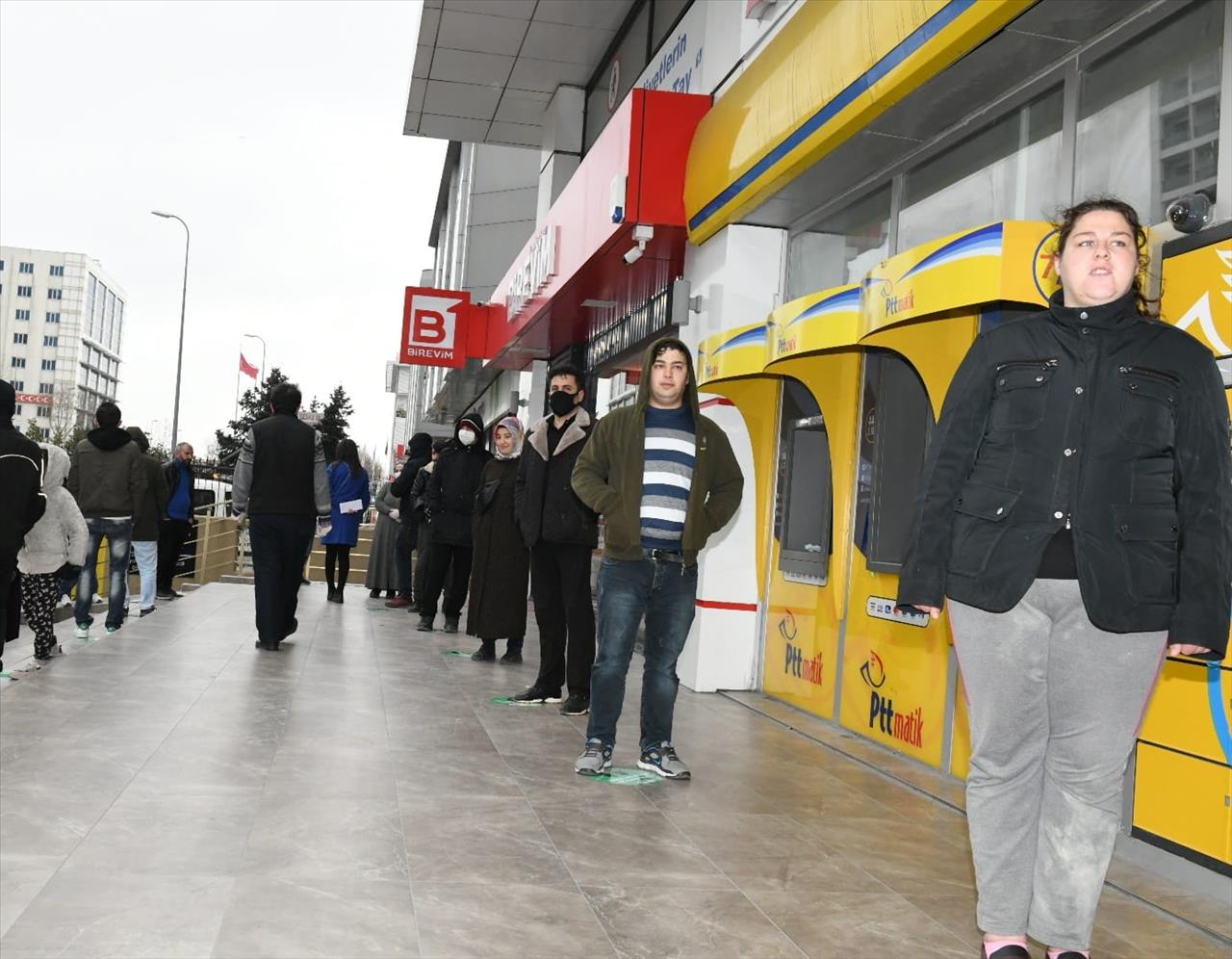 Esenyurt'ta Koronavirüs'e Karşı Dezenfekte Çalışmaları Devam Ediyor.