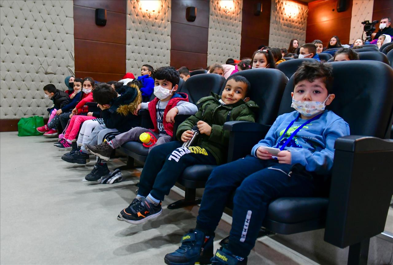 Esenyurt’ta Çocuklar İçin Film Gösterimleri Yeniden Başladı