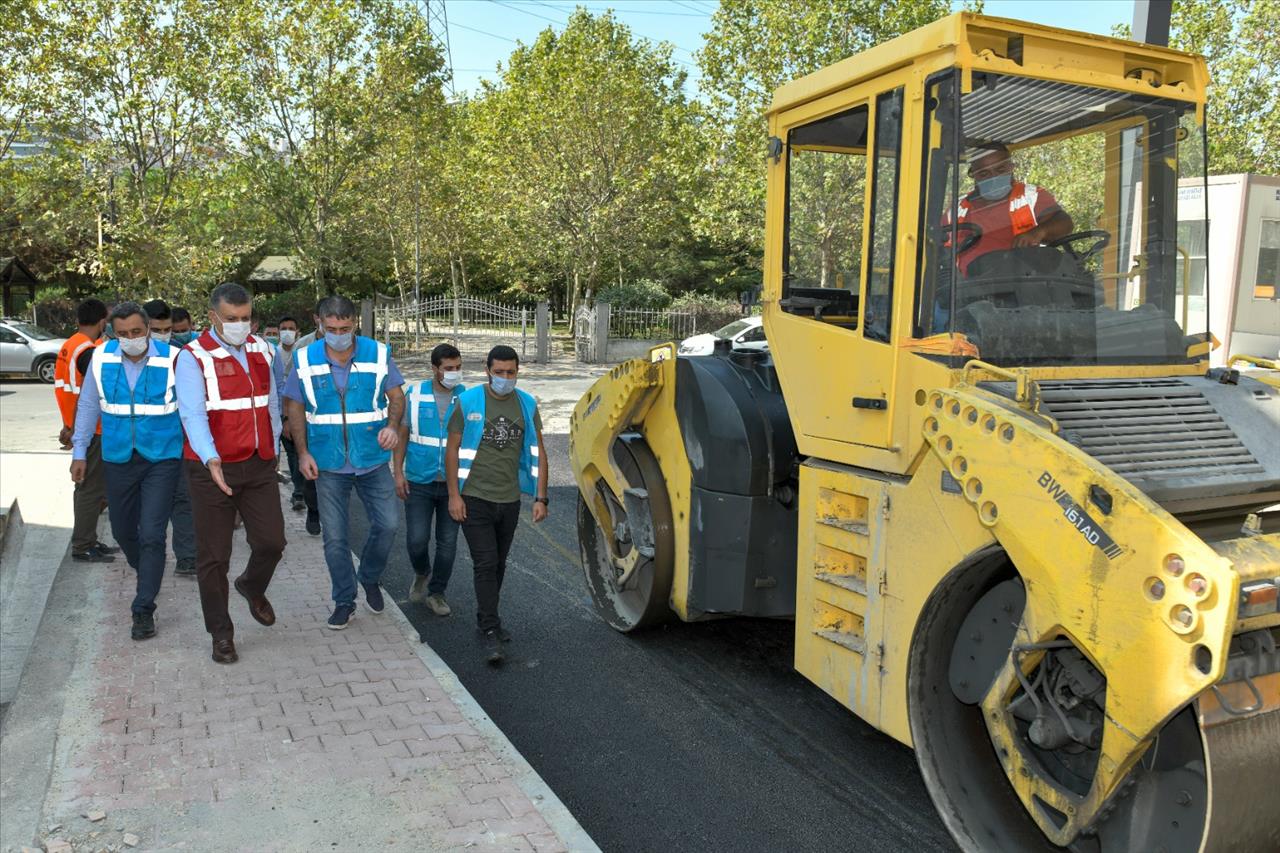 Başkan Bozkurt, Asfalt Ve Parke Çalışmalarını Yerinde İnceledi