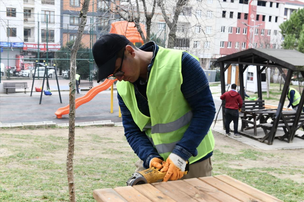 Esenyurt’ta Parklar Bahara Hazırlanıyor