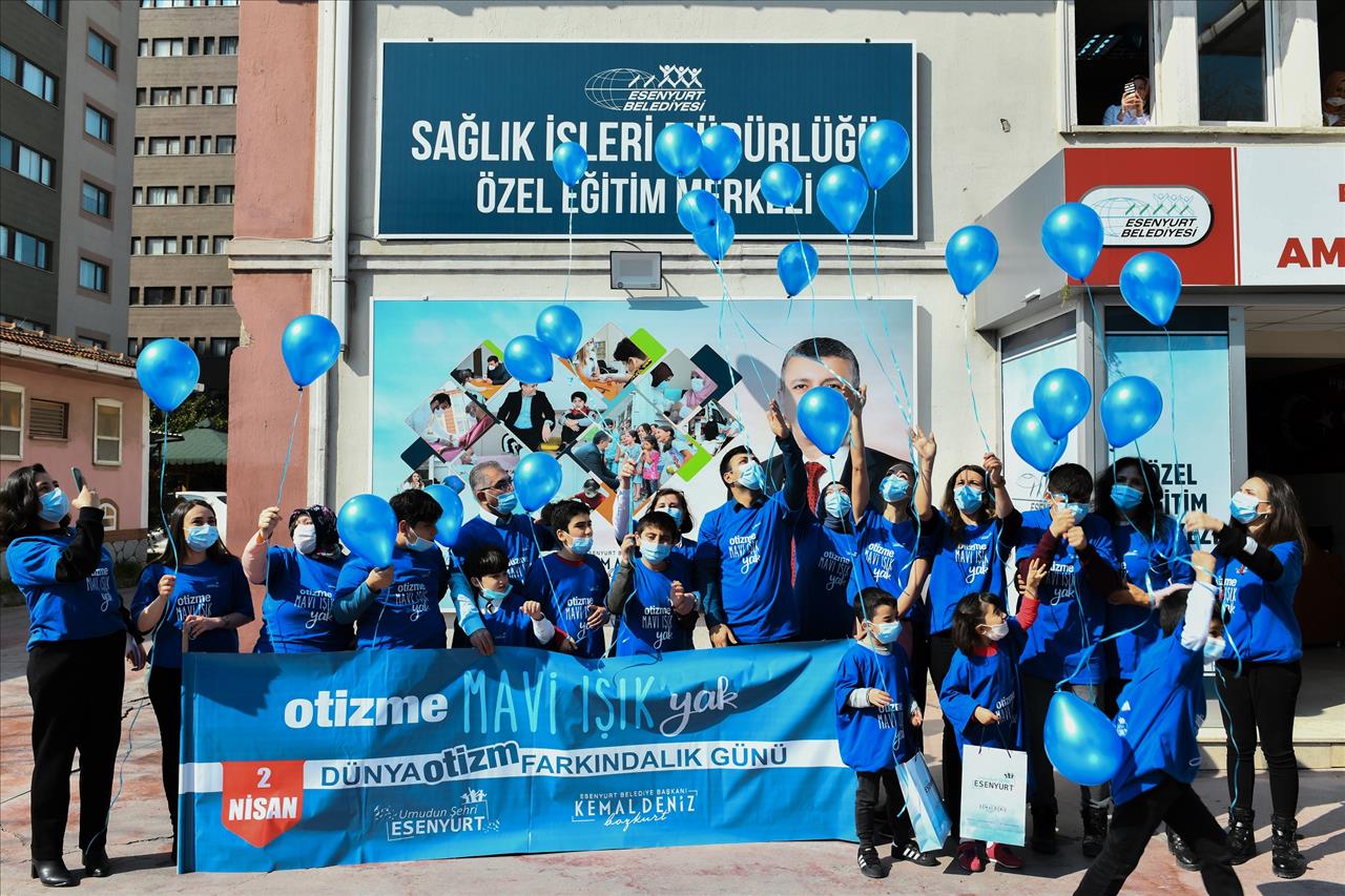 Otizm Farkındalık Günü’nde Mavi Balon Uçurdular