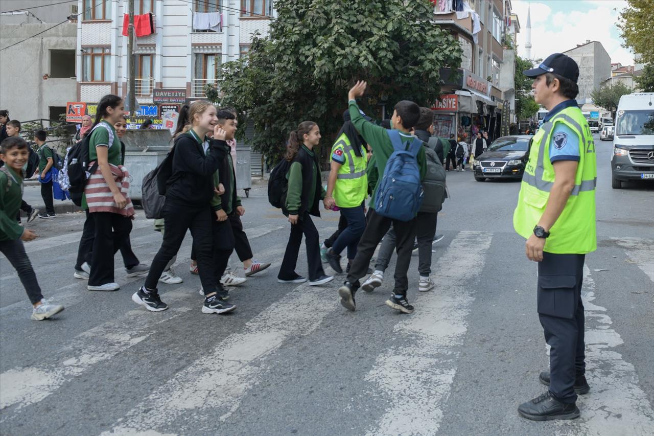 Esenyurt’ta Öğrenciler Güvende. Zabıta Ekipleri Denetimleri Sıkılaştırdı