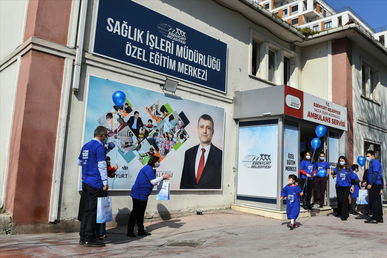 Otizm Farkındalık Günü’nde Mavi Balon Uçurdular