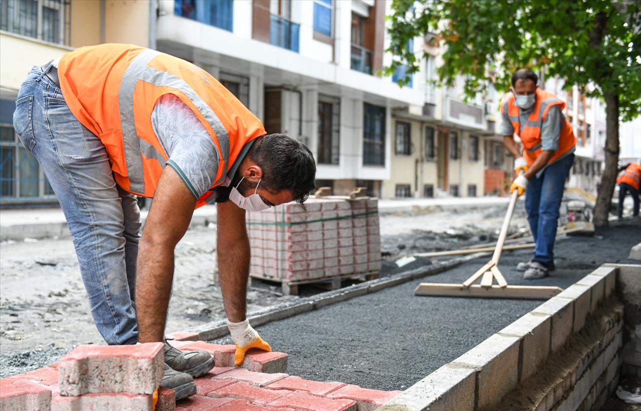 Esenyurt’ta Yollar Yenileniyor, Cadde Ve Sokaklar Güzelleşiyor