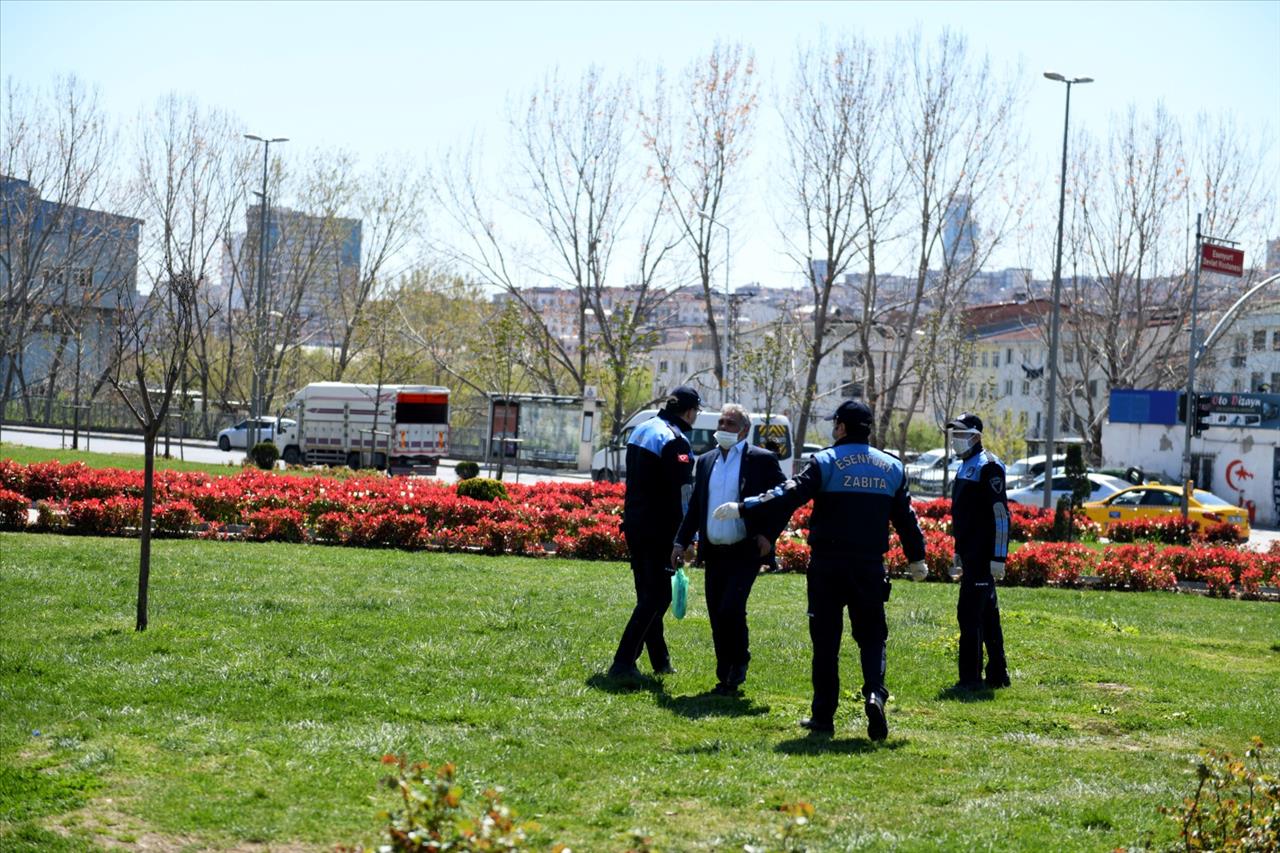 Esenyurt'ta Park ve Bahçe Alanlarında Toplanmaya Karşı Sulama Sistemleri Açıldı