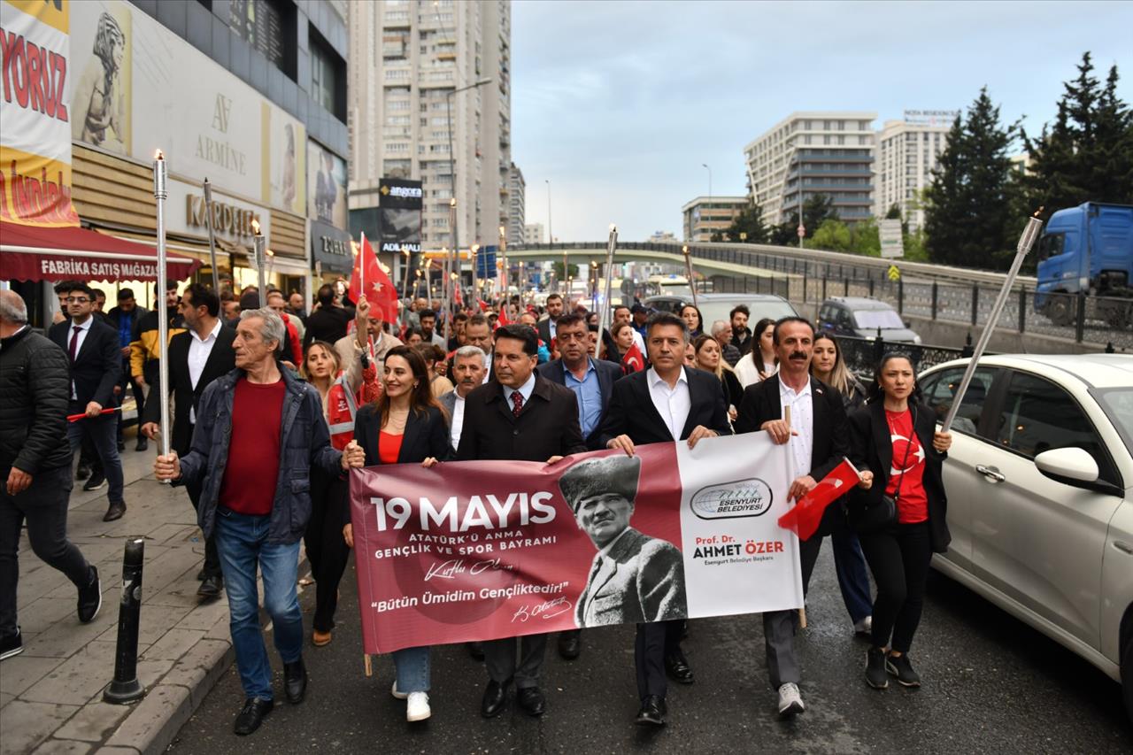 Esenyurt’taki 19 Mayıs Etkinliklerinde Genç Yetenekler Sahne Aldı