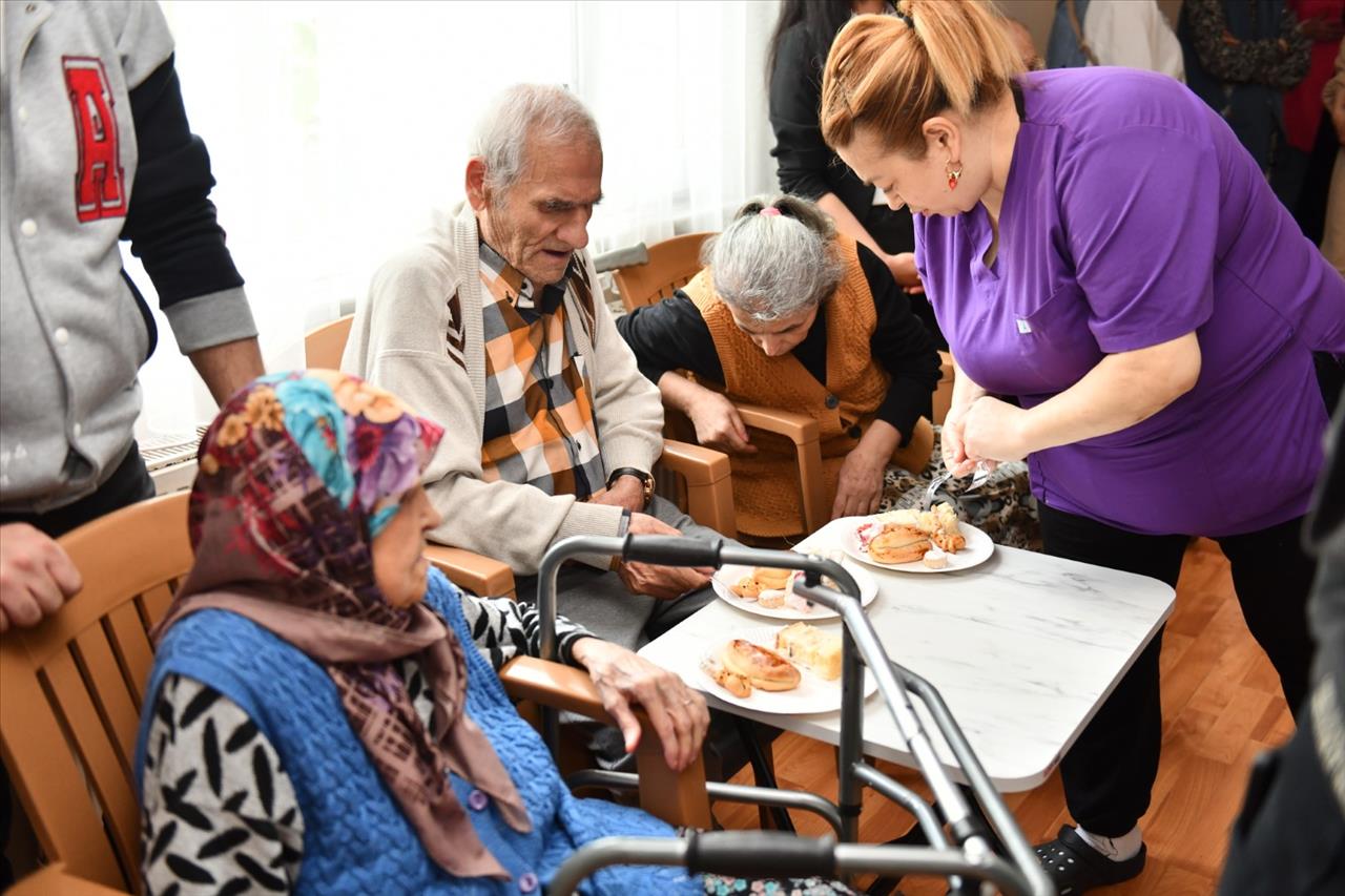 EMEĞİM Kursiyerlerinden Huzurevi Ziyareti