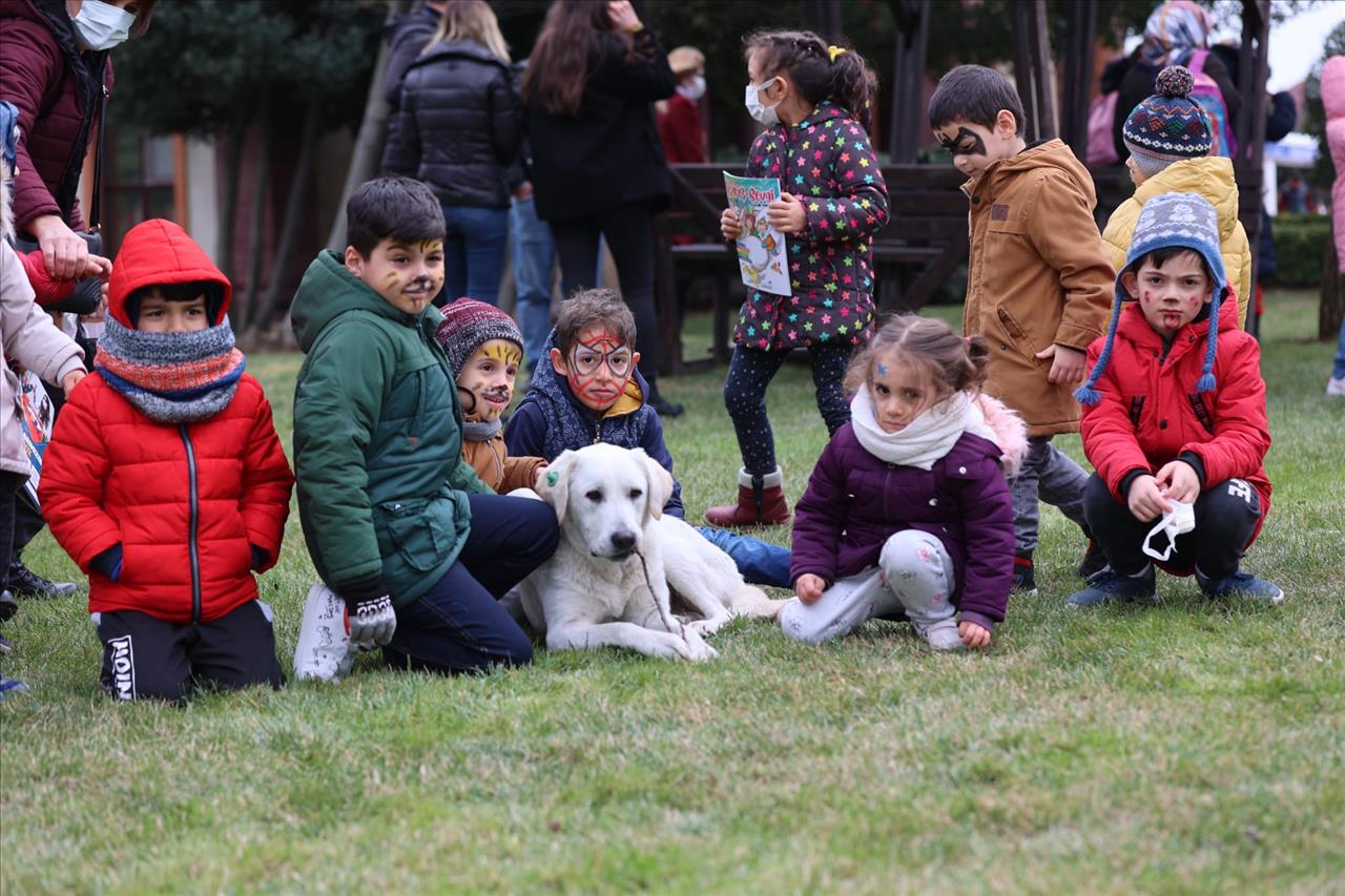 Esenyurt, Betonla Değil Sanat Ve Edebiyatla Anılıyor