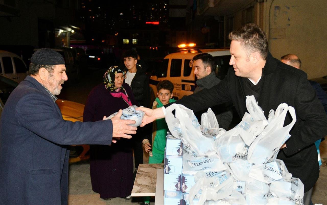 Esenyurt Belediyesi’nden Vatandaşlara Kandil Simidi İkramı