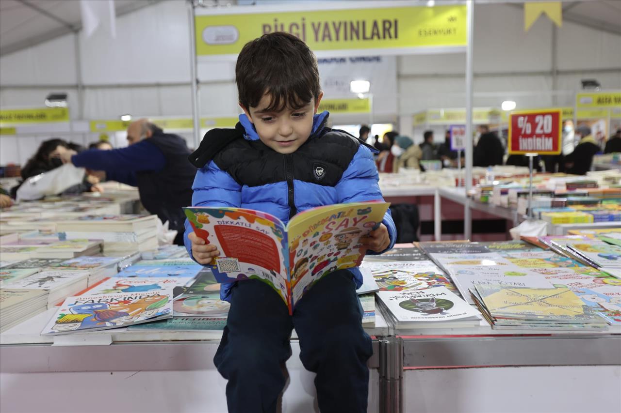 Esenyurt Edebiyat Ve Sanat Festivali Kapılarını Açtı