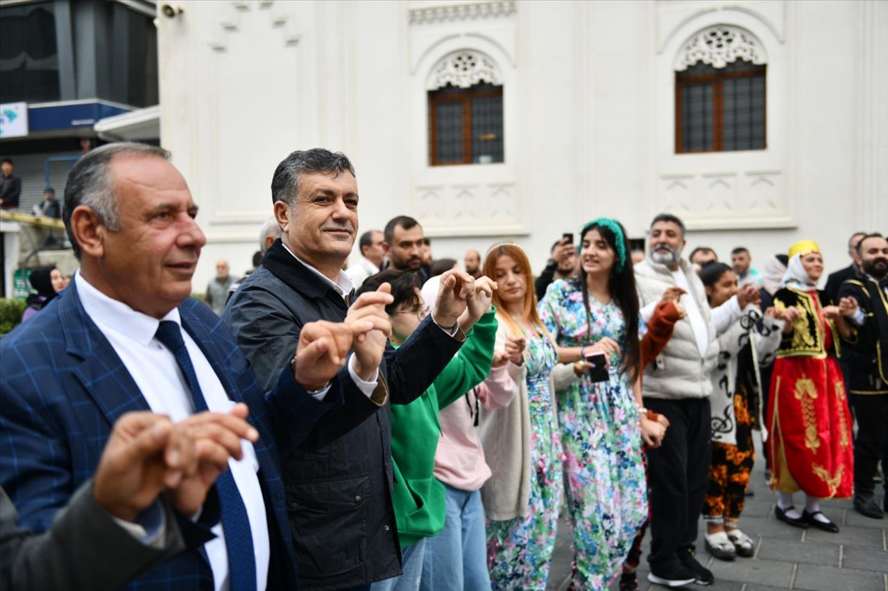 Kardeş Kültürler Festivali Kardeşlik Halaylarıyla Başladı