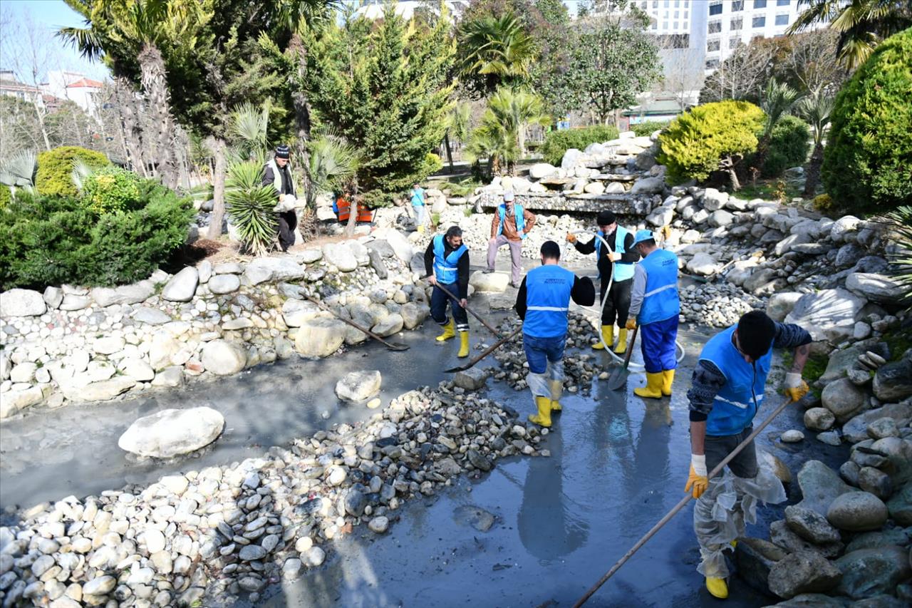 Esenyurt'ta Parklar Yaza Hazırlanıyor