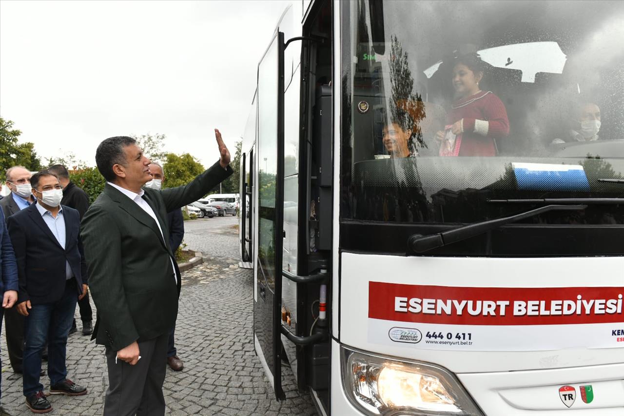 Esenyurt Belediyesi, 22 Suriyeliyi Ülkelerine Gönderdi