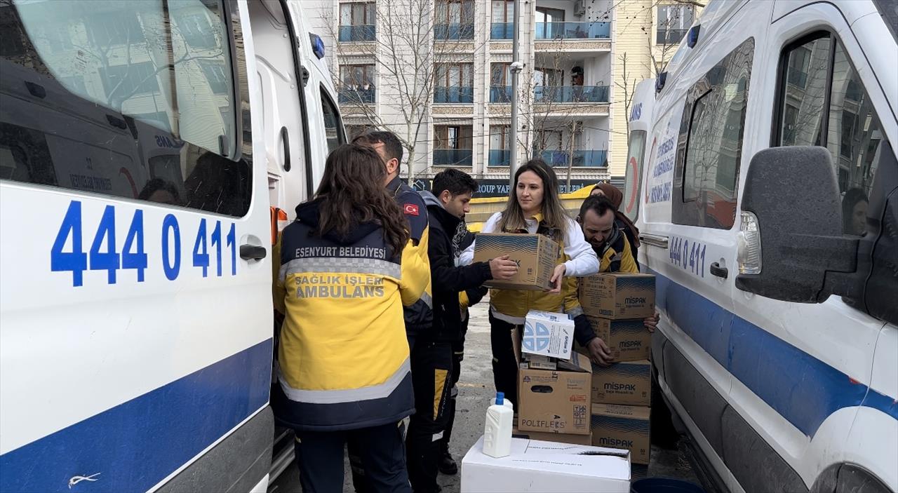 Ambulanslar Depremzeleder İçin Esenyurt’tan Yola Çıktı