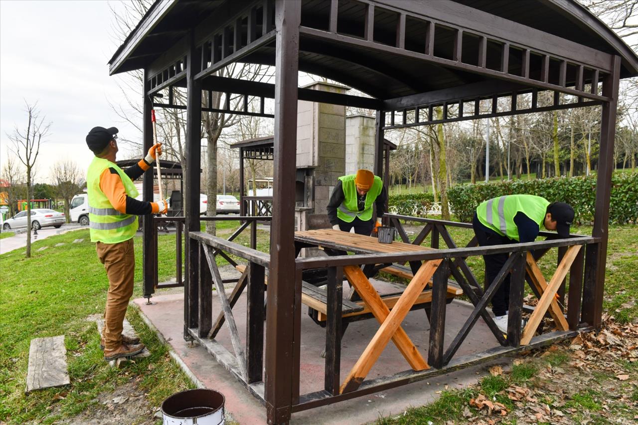 Esenyurt’ta Parklar Bahara Hazırlanıyor