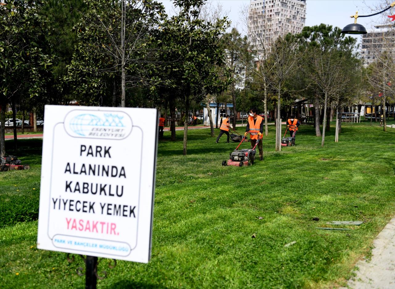 Esenyurt'ta Park ve Yeşil Alanlarda Yaz Hazırlığı Devam Ediyor