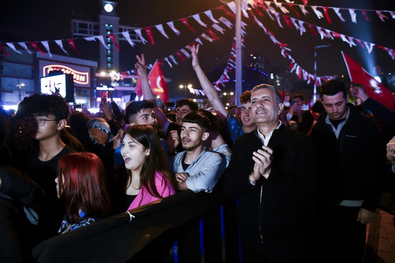 Kuzeyin Oğlu Volkan Konak Esenyurtlularla Buluştu