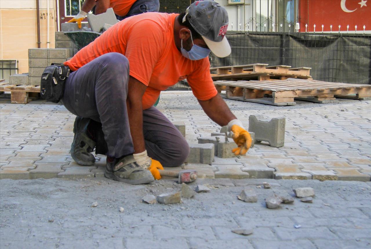 Esenyurt’ta Cadde Ve Sokaklar Yenileniyor