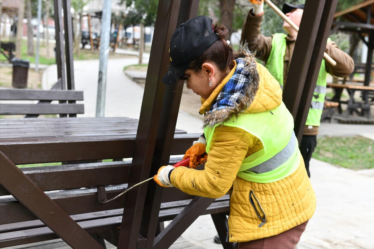 Esenyurt’ta Parklar Bahara Hazırlanıyor