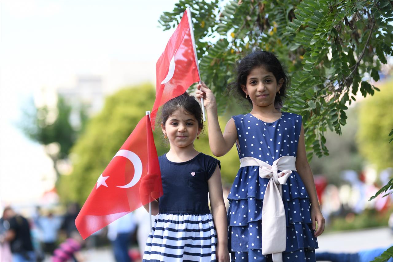 117 Suriyeli daha Esenyurt’tan ülkelerine döndü