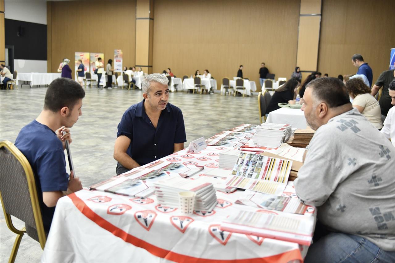 Esenyurt Belediyesi Üniversite Tercihlerinde Öğrencilerin Yanında