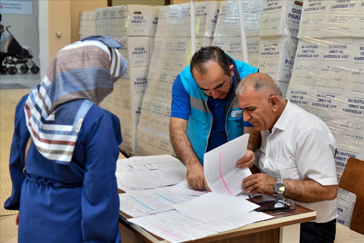 Derman Çarşısı, Bayramda İhtiyaç Sahiplerinin Destekçisi Oldu