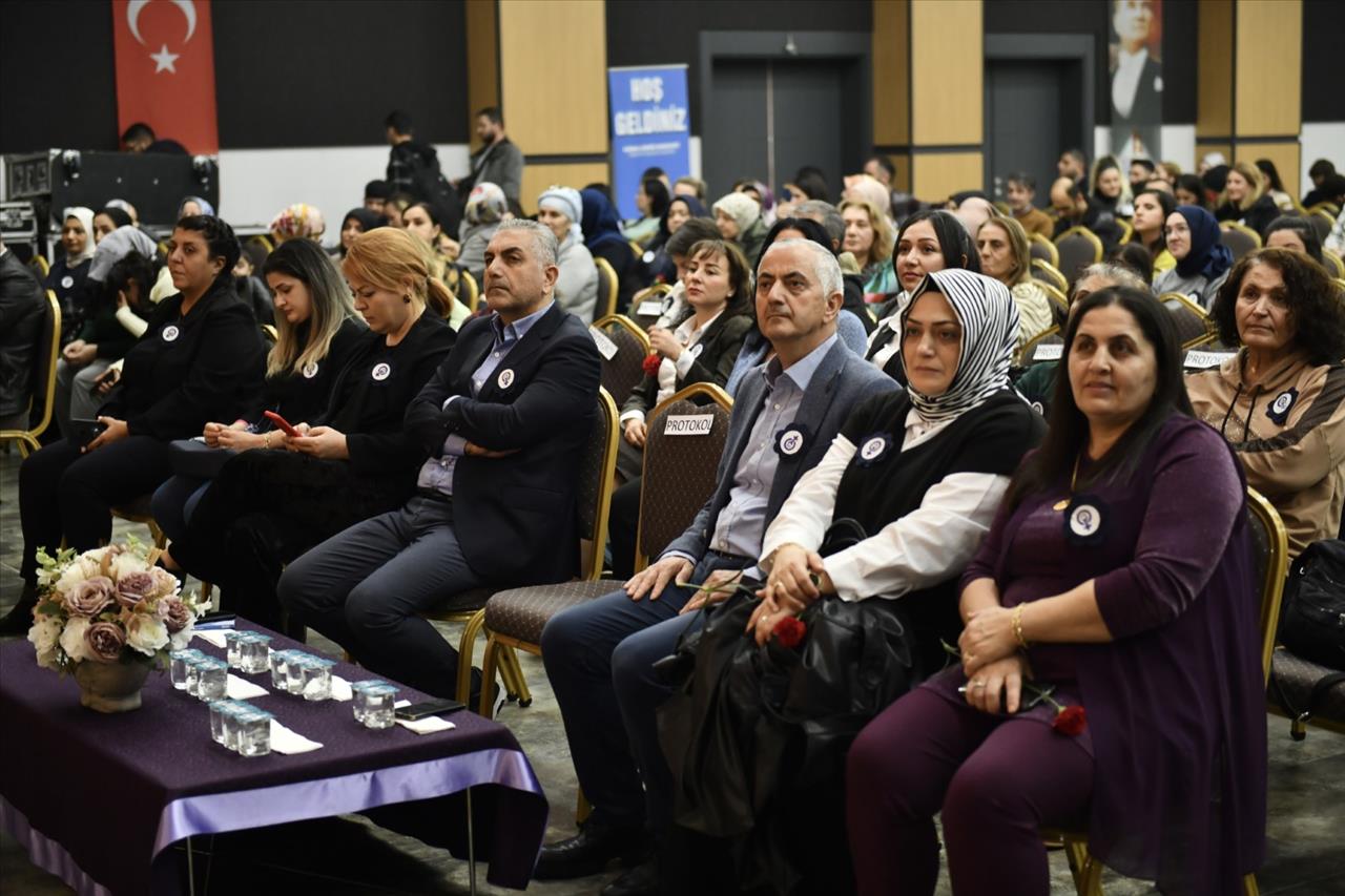 Esenyurt Belediyesi’nden Kadına Yönelik Şiddete Karşı Anlamlı Etkinlik