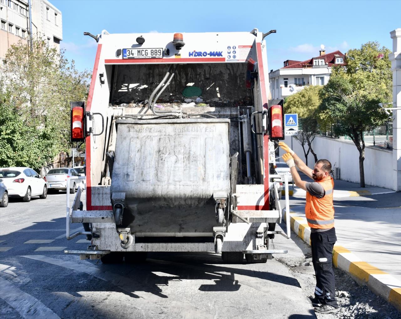 Esenyurt’ta Bir İlk: 114 Yeni Çöp Kamyonu Esenyurt Sokaklarında