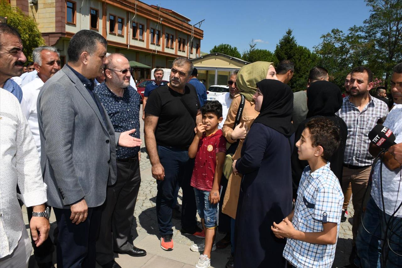 117 Suriyeli daha Esenyurt’tan ülkelerine döndü