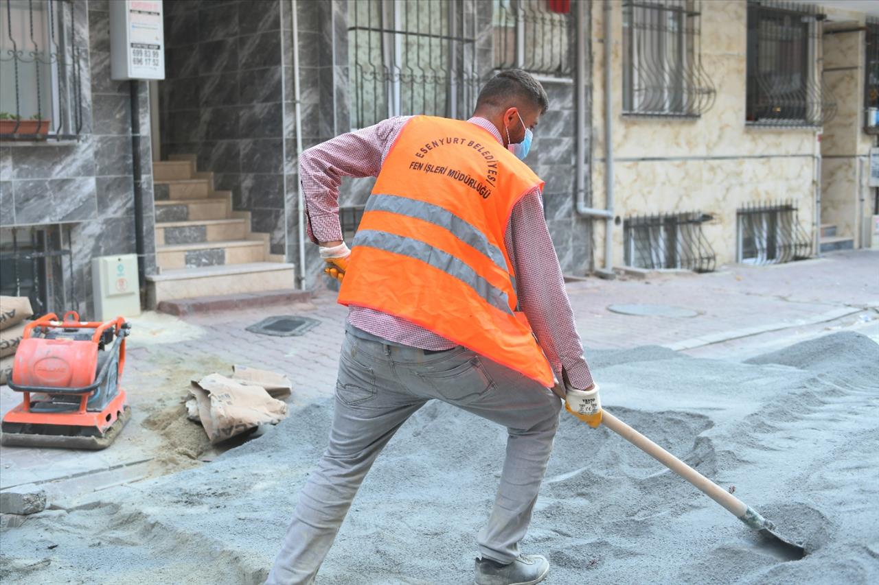 Esenyurt’ta Yol Bakım Ve Onarım Çalışmaları Devam Ediyor