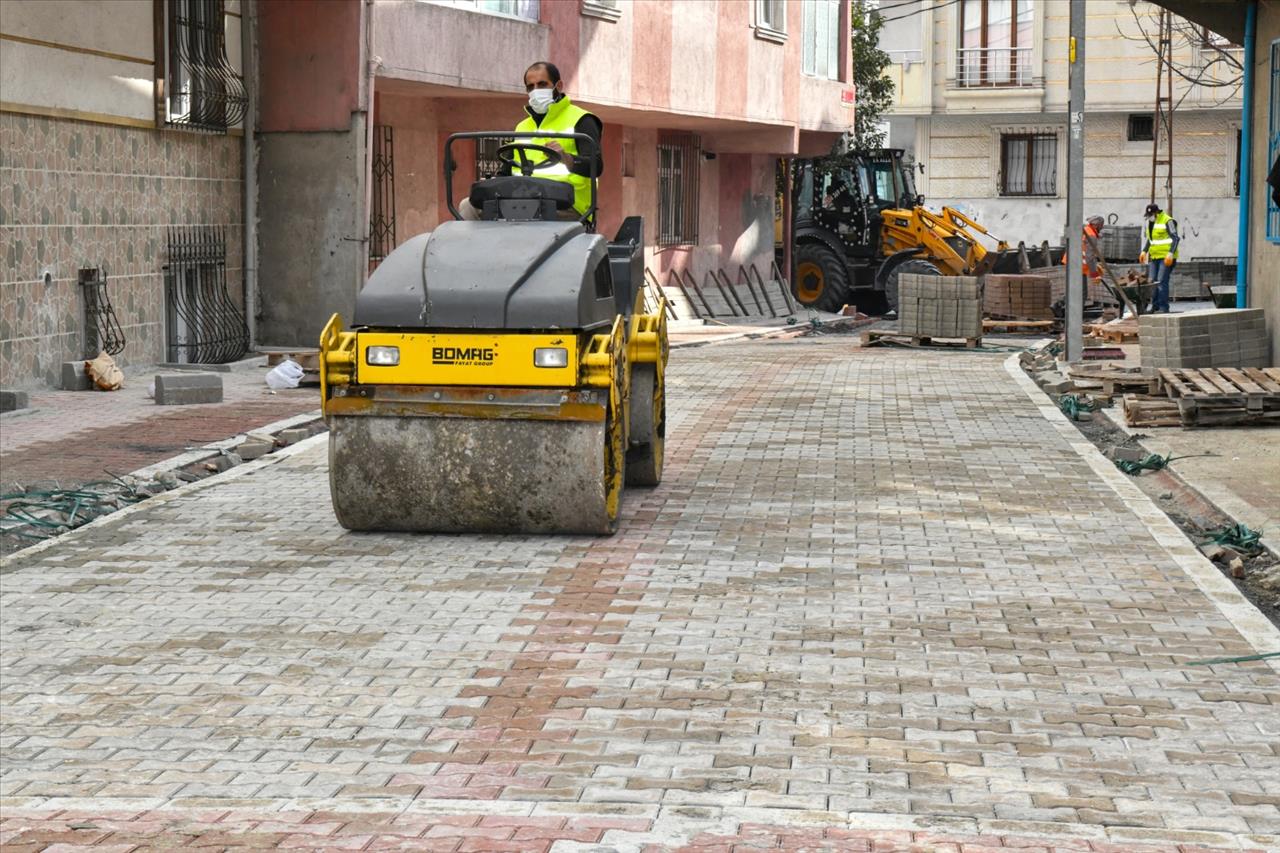 Esenyurt Belediyesi Yolları Yenilemeye Devam Ediyor