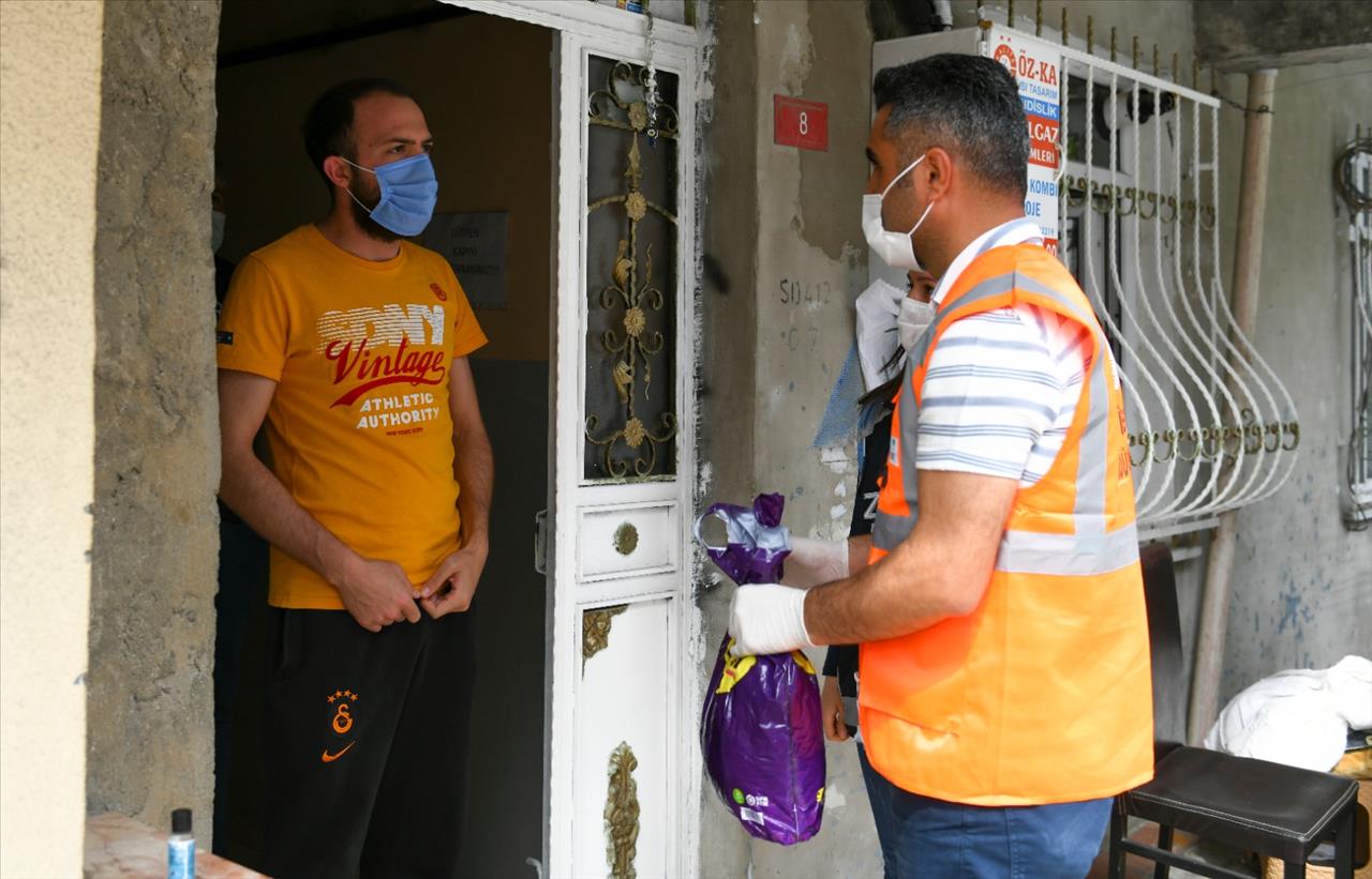 Pandemi Destek Ekipleri Esenyurtluların Taleplerini Dakikalar İçerisinde Karşılıyor