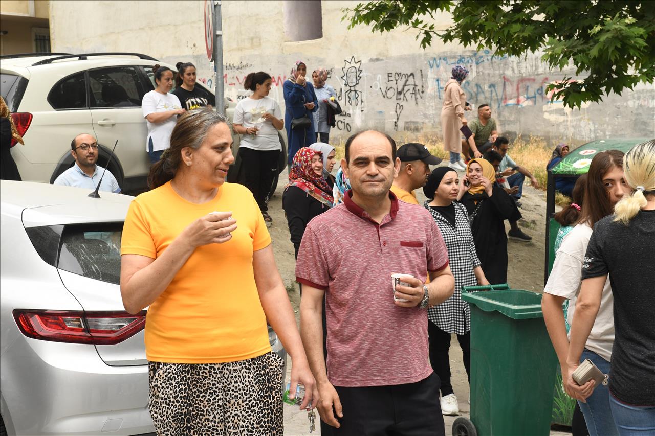 Esenyurt Belediyesi Lgs Sınavı Öğrencilerine İkramda Bulundu