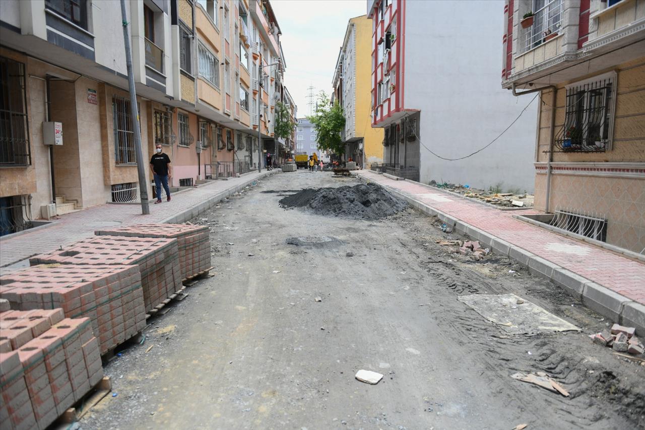 Esenyurt’ta Yollar Yenileniyor, Cadde Ve Sokaklar Güzelleşiyor