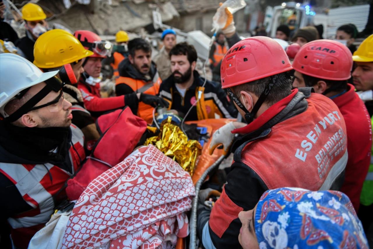 Esenyurt Deprem İçin Tek Yürek Oldu