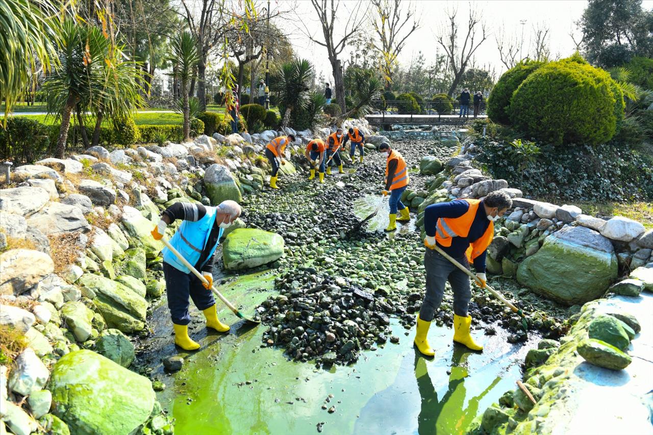 Esenyurt’un Parklarında Yaza Hazırlık Temizliği Devam Ediyor