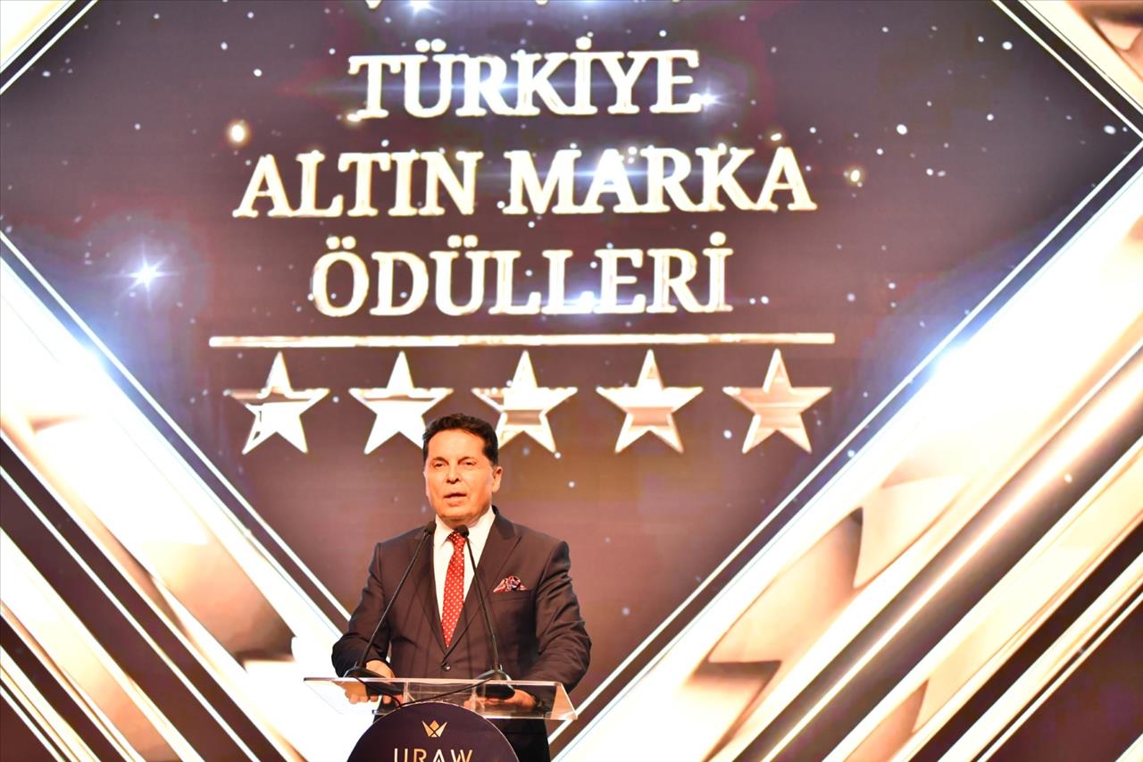 Başkan Özer Yılın “Kültür ve Sanat Markası” Ödülünü Aldı