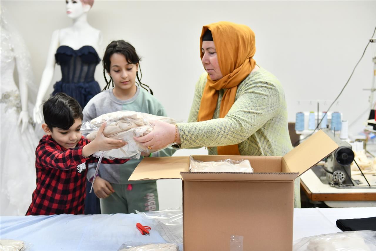 Esenyurtlu Kadınlar Depremzedeler İçin Üretiyor