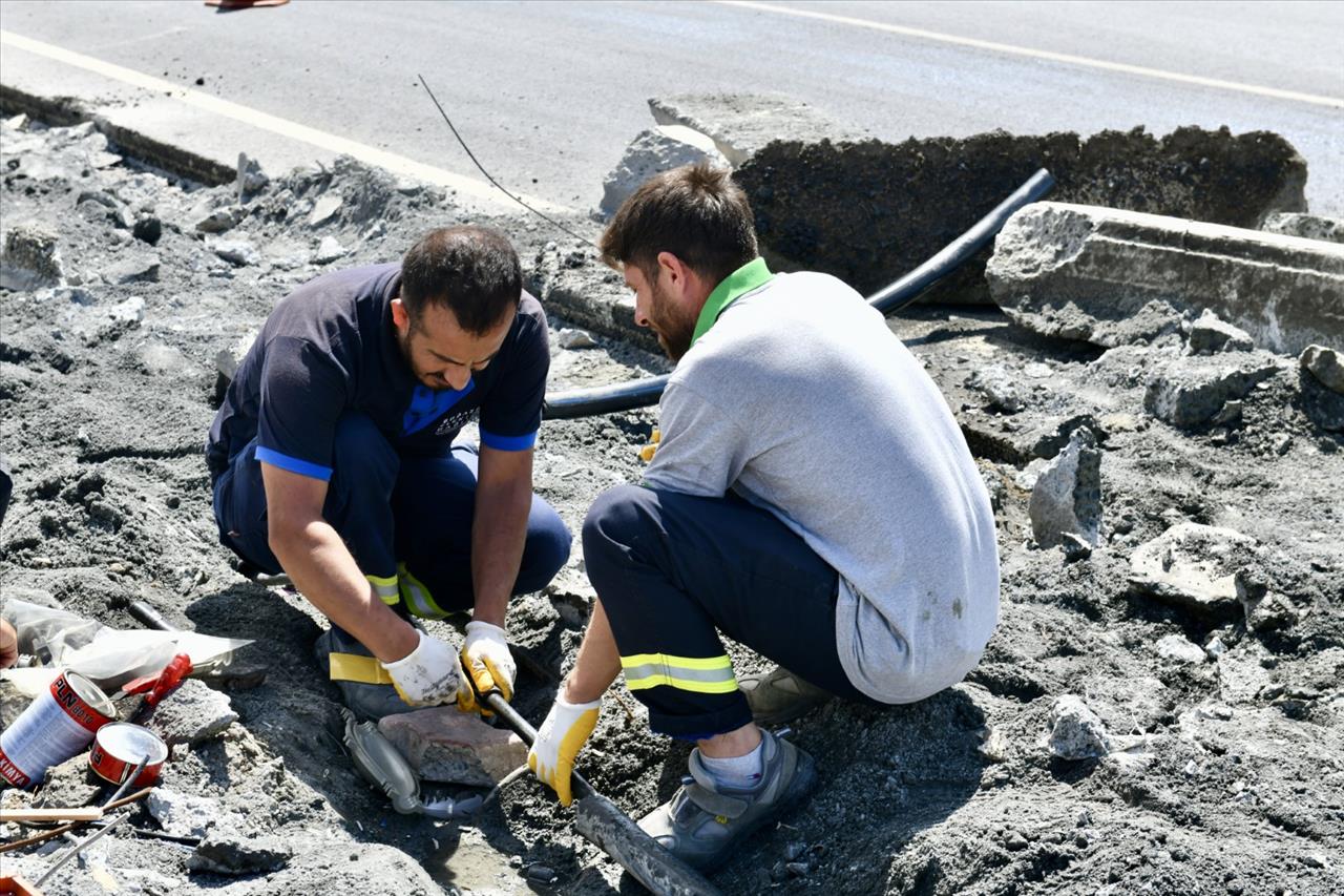 Esenyurt’ta 3 Ana Arteri Birbirine Bağlayan Kavşak Güvenli Hale Getiriliyor