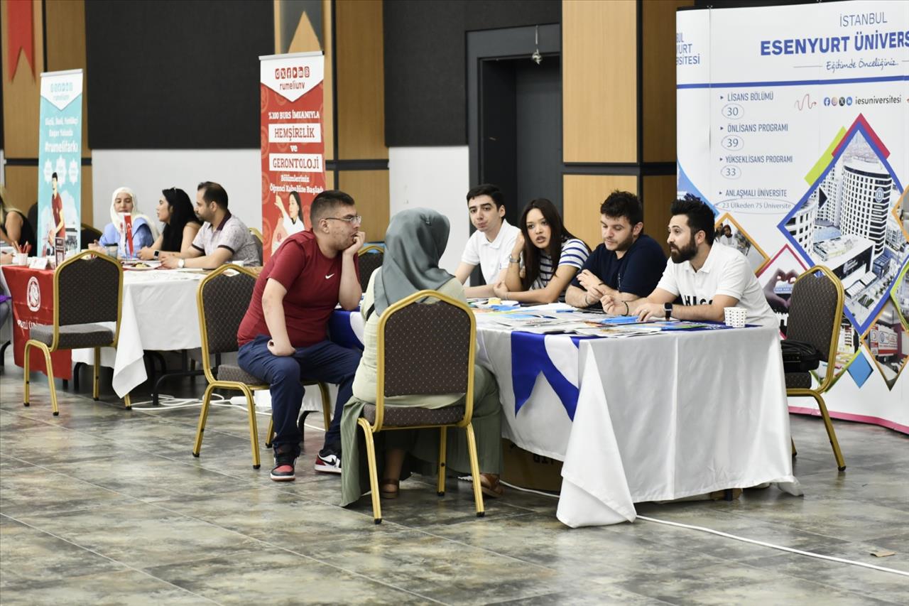 Esenyurt Belediyesi Üniversite Tercihlerinde Öğrencilerin Yanında