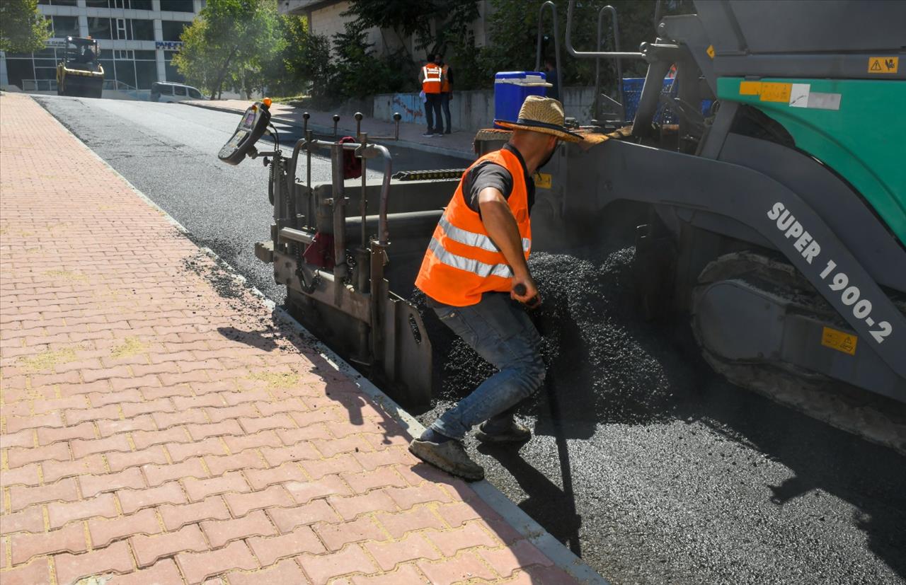 Esenyurt’ta Asfalt Çalışmaları Devam Ediyor