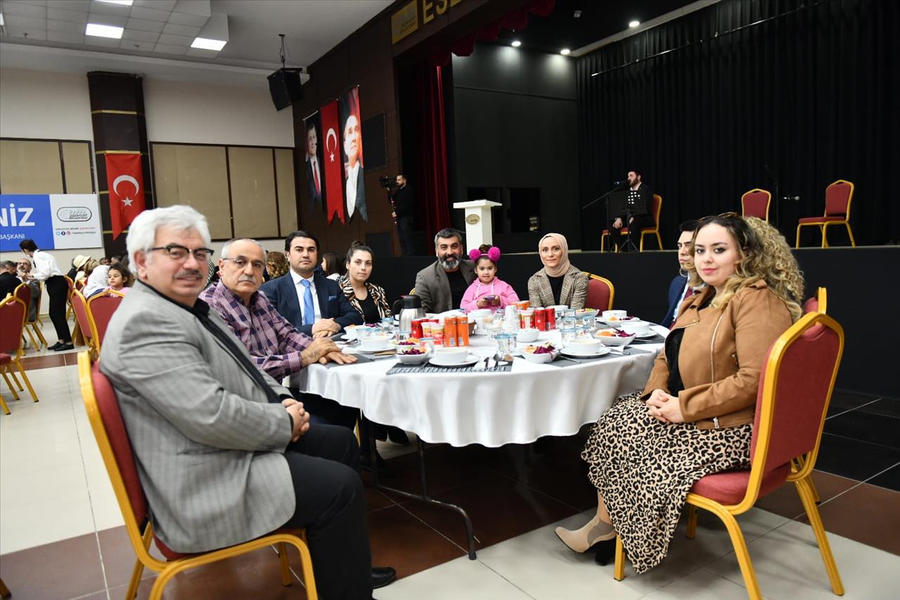 Başkan Kemal Deniz Bozkurt, Kent Konseyi İle İftarda Bir Araya Geldi