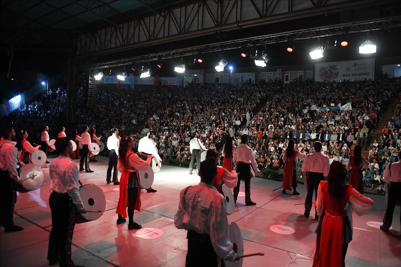 Barış Ve Kardeşlik Festivalinde Görkemli Final