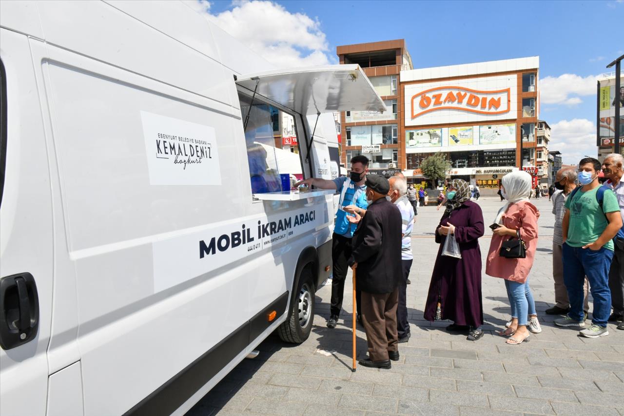 Esenyurt Belediyesi Vatandaşlara Aşure İkram Etti