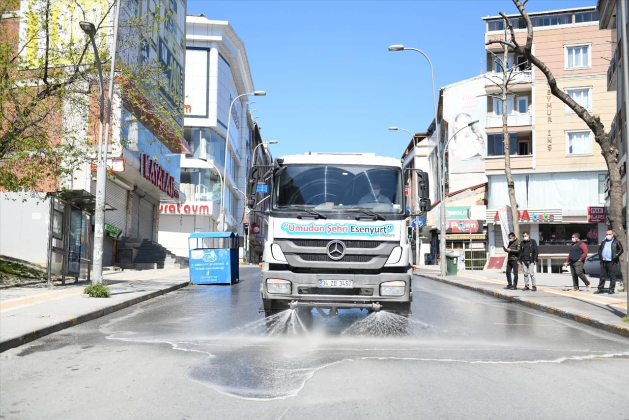 Esenyurt Belediyesi Sağlık Görevlileriyle Aileleri Arasında Köprü Oldu