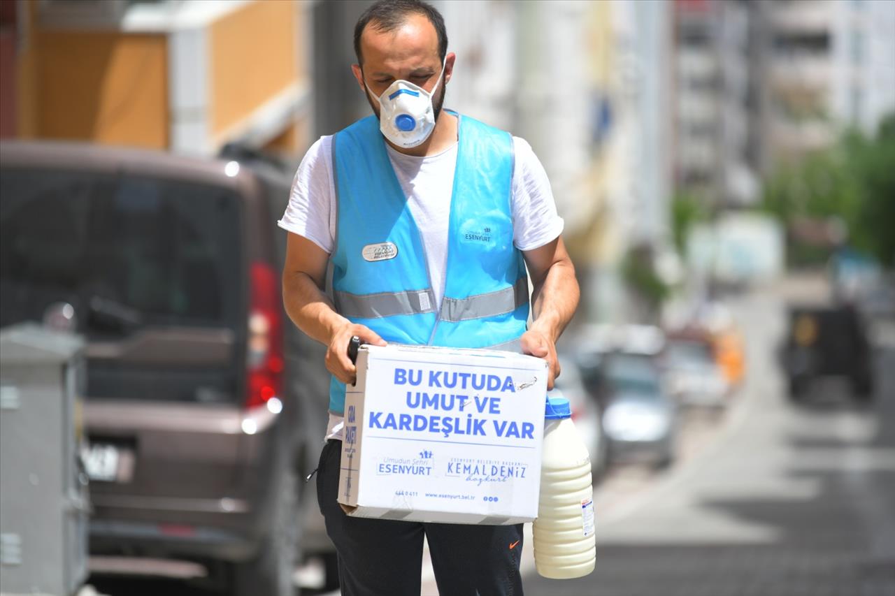 Esenyurt Belediyesi'nden Engellilere Gıda Kolisi ve Süt Desteği