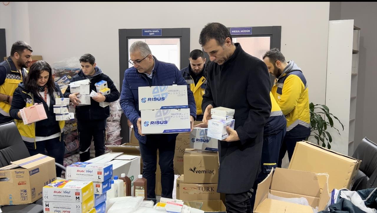 Ambulanslar Depremzeleder İçin Esenyurt’tan Yola Çıktı