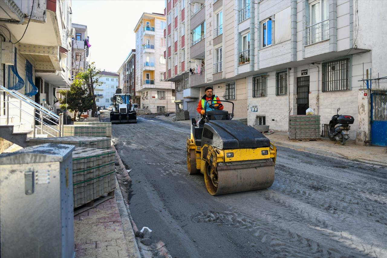 Esenyurt’ta Yol Yenileme Çalışmaları Devam Ediyor